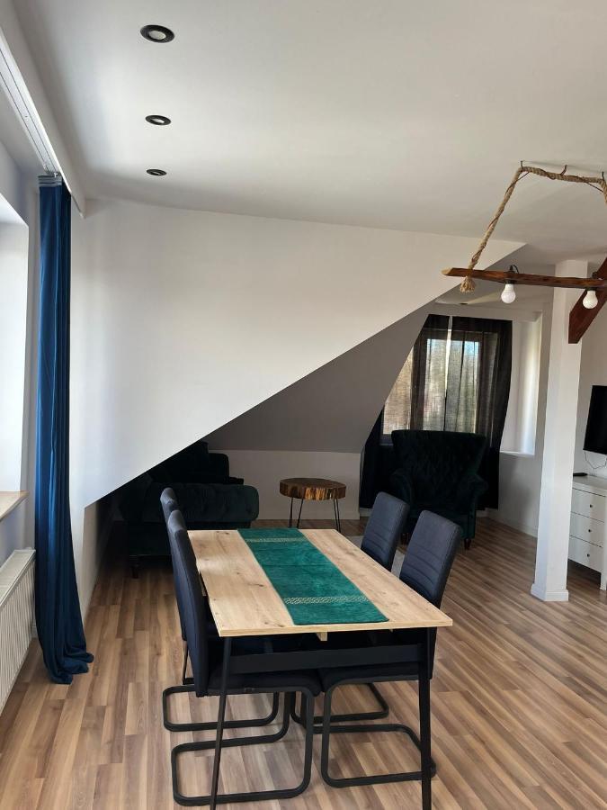 Apartament Hallera *